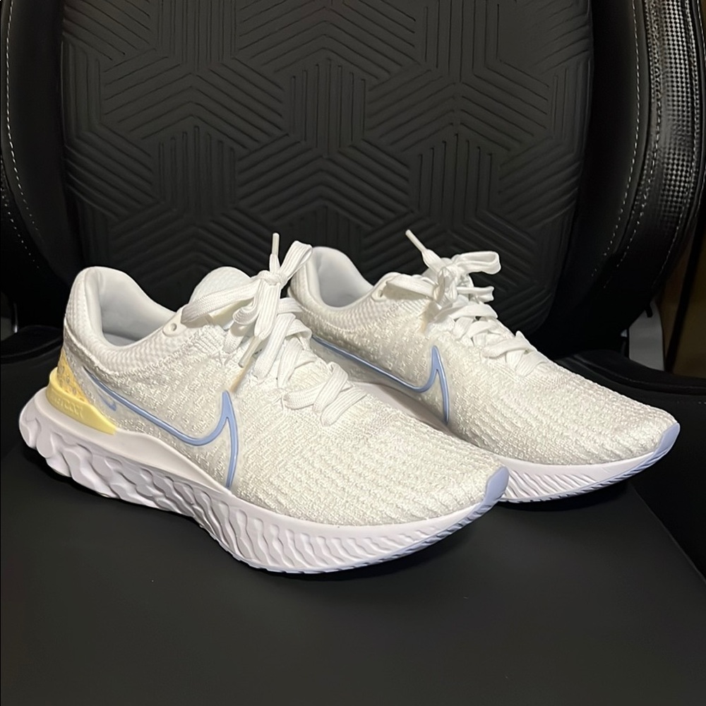 Women's Nike React Infinity Flyknit running shoes size 9.5